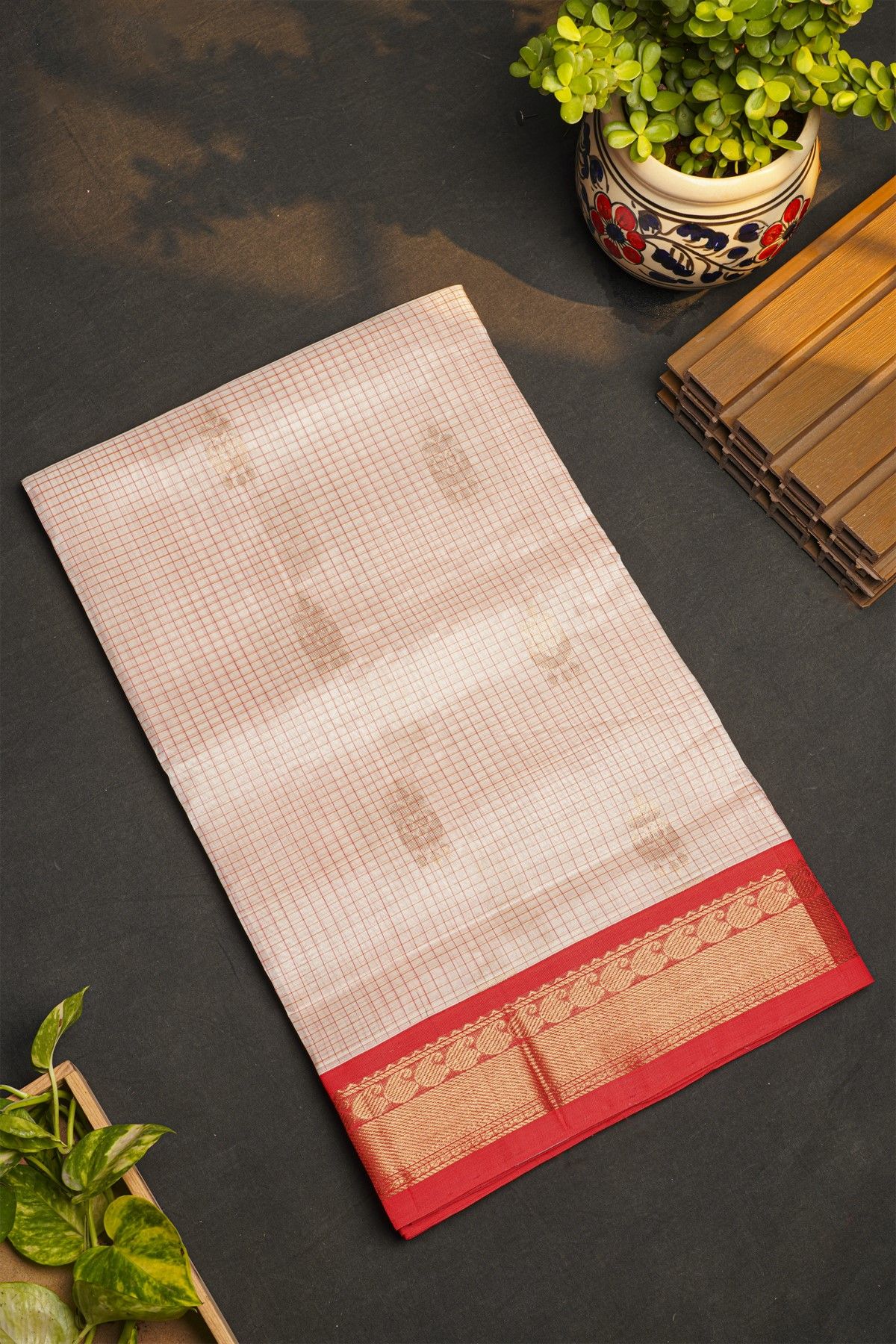Kuppadam Sico Off White Saree With Cross Lines Paisley Border