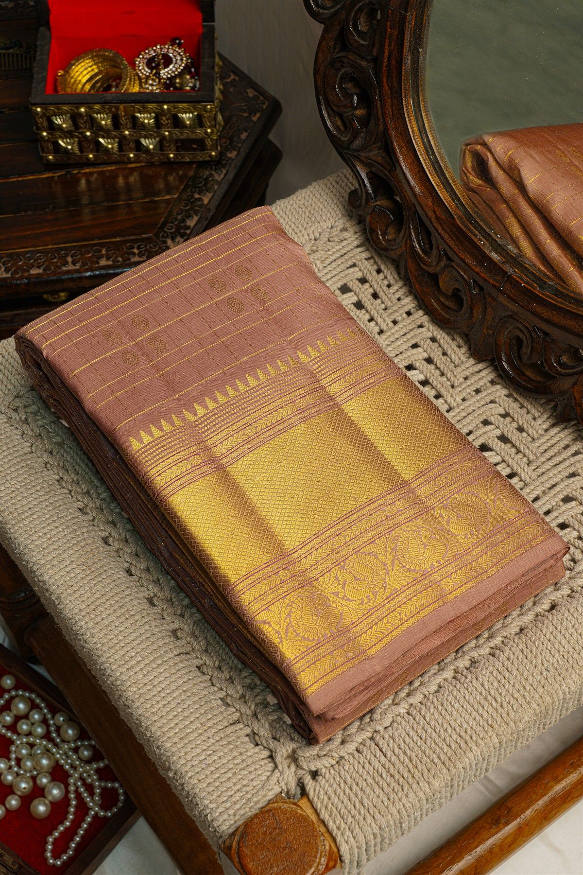 Kancheepuram Silk Mauve Saree With Checks Body Self Border