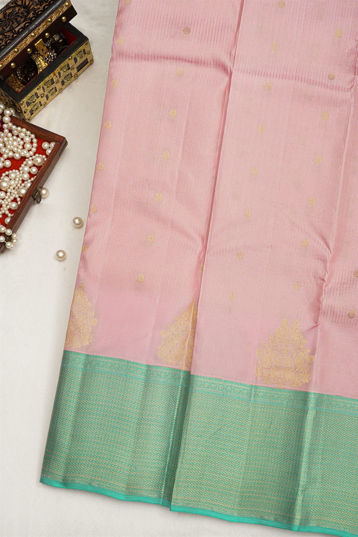 Kancheepuram Silk Pink Saree With Diamonds Border
