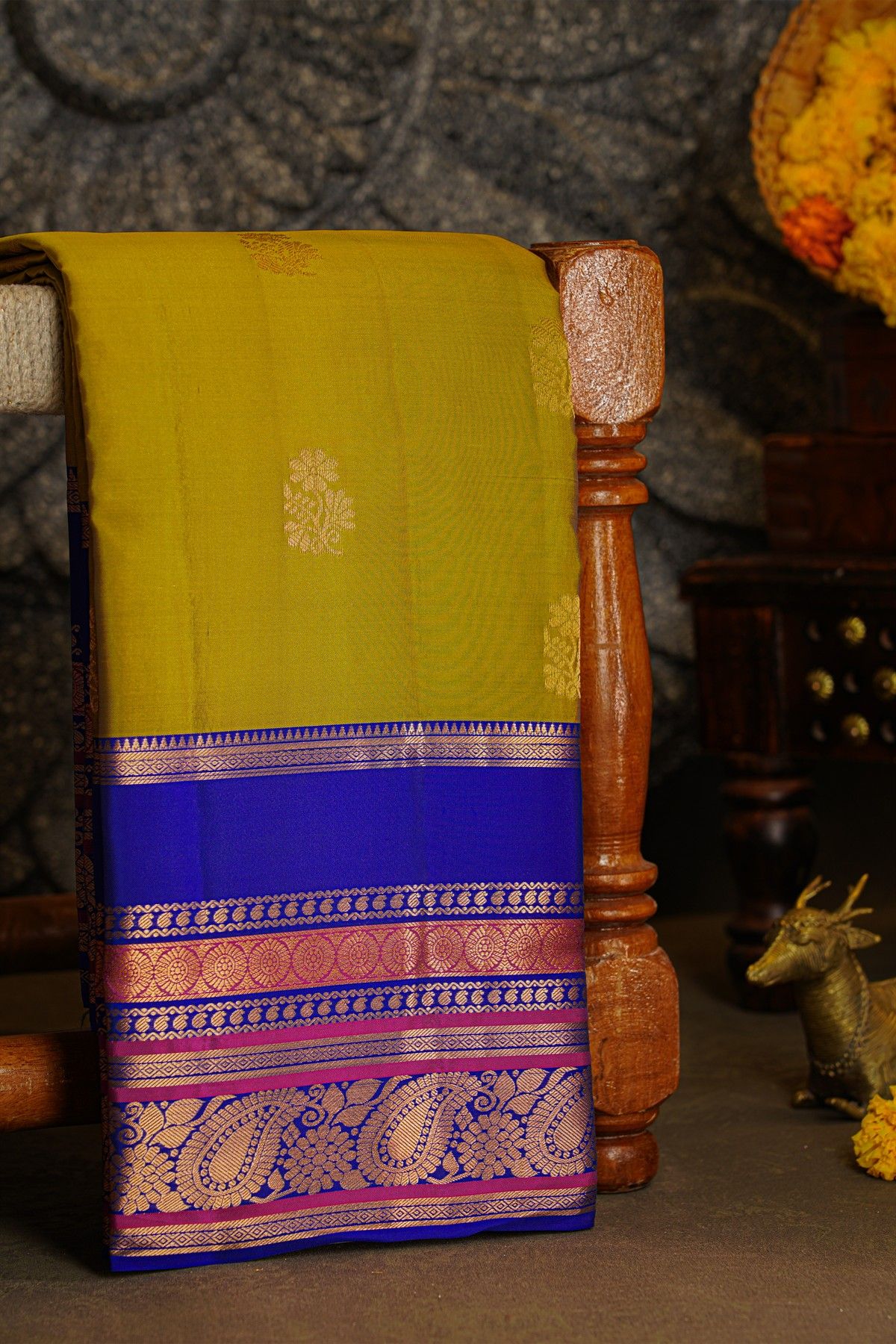 Kancheepuram Silk Mehendi Green Saree With Florals And Leaves Traditonal Gap Border