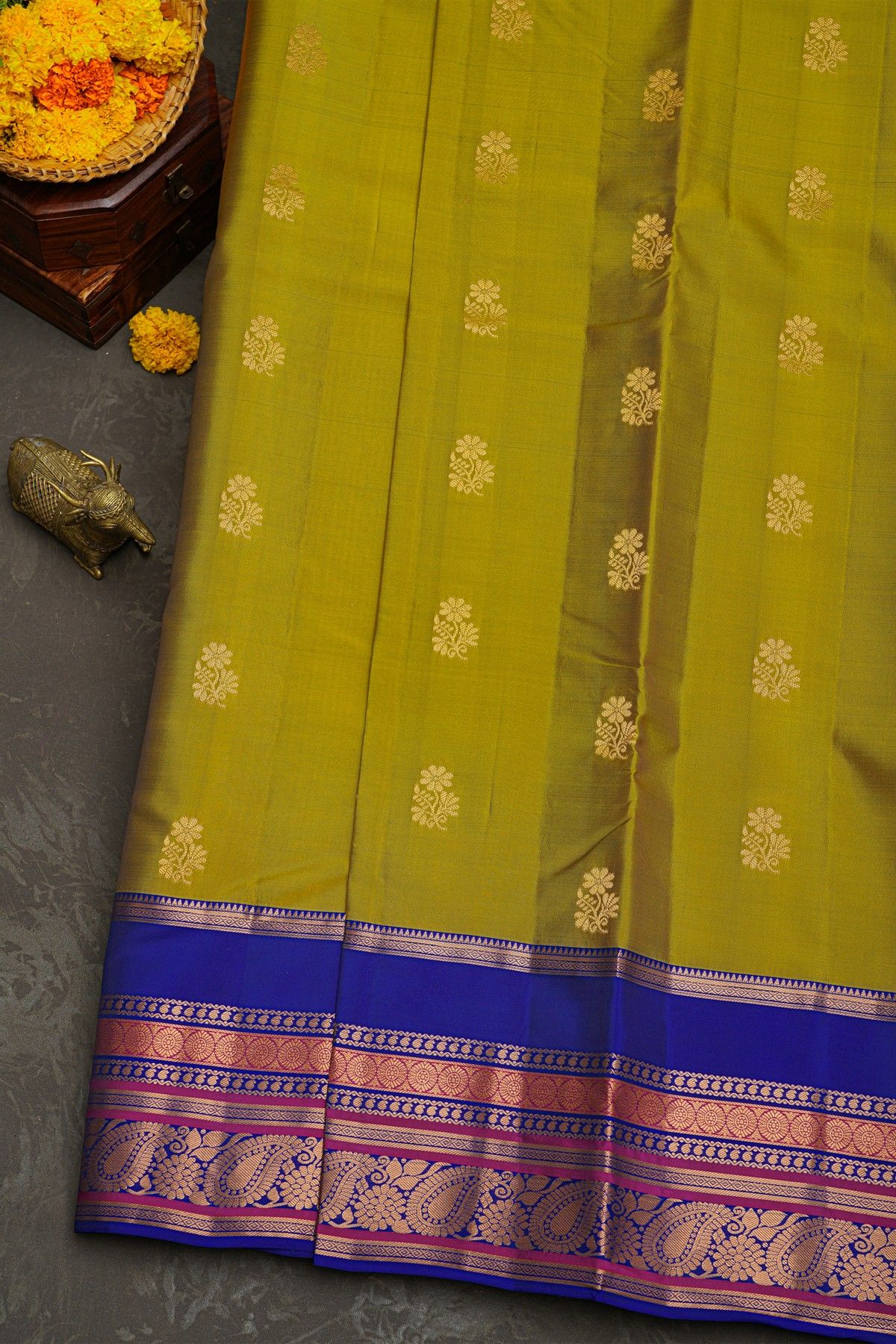 Kancheepuram Silk Mehendi Green Saree With Florals And Leaves Traditonal Gap Border