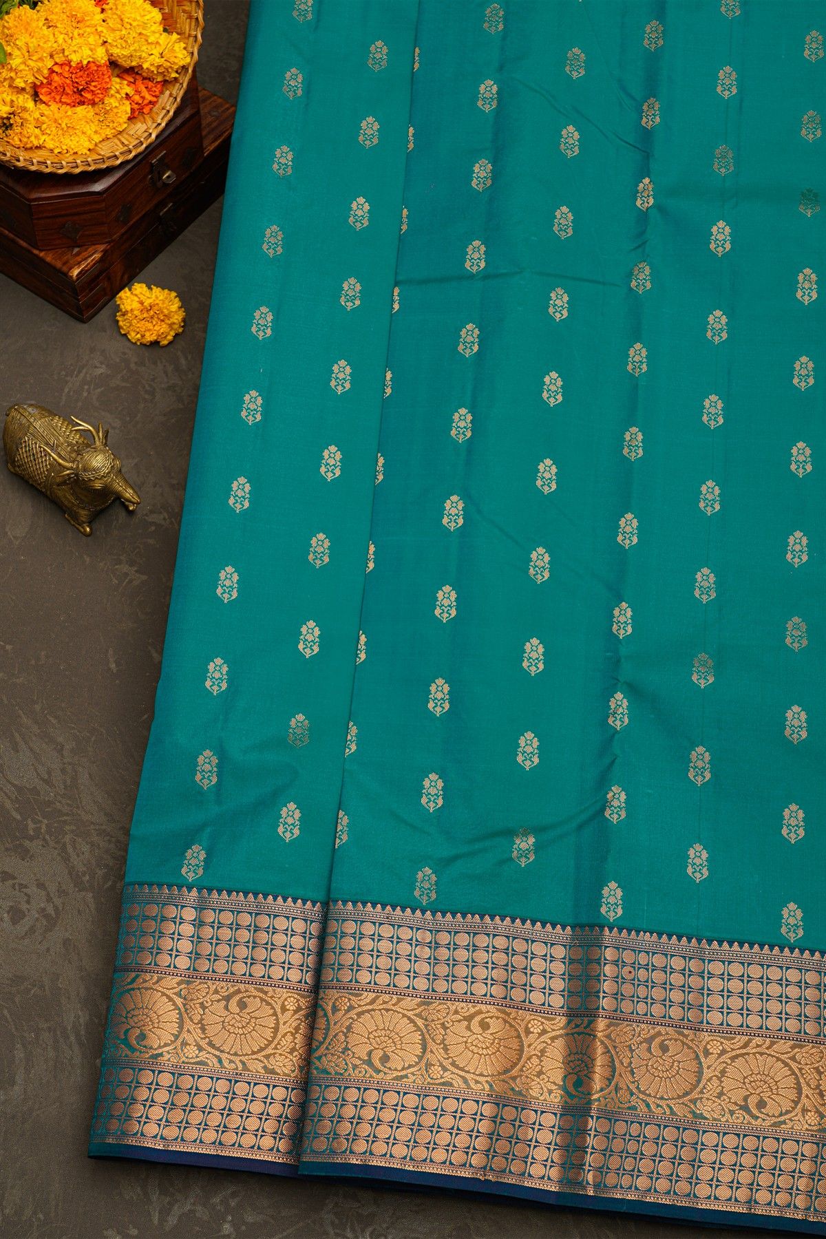 Kancheepuram Silk Sea Green Saree With Florals And Leaves Jaal Border
