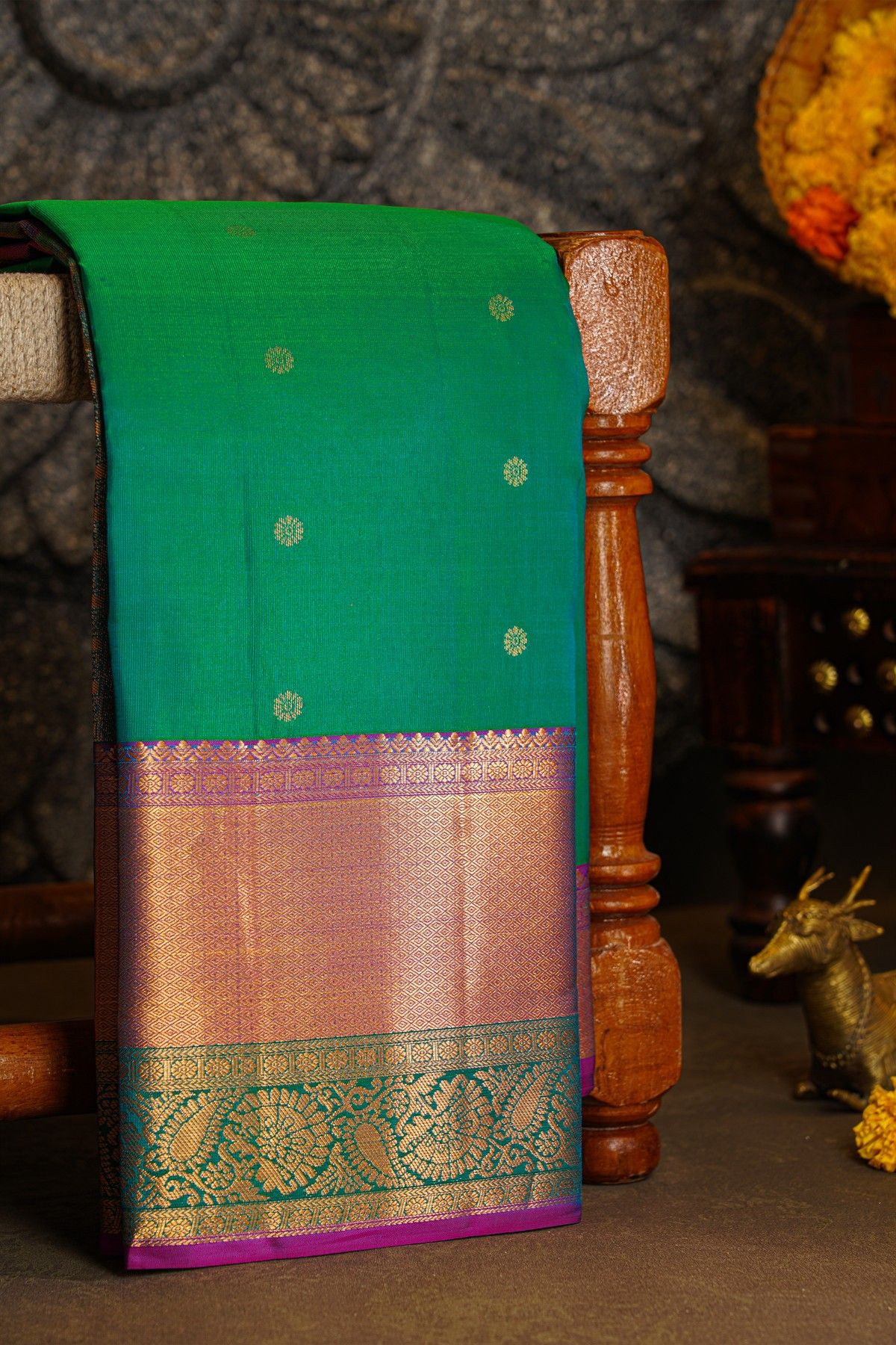 Kancheepuram Silk Peacock Green Saree With Florals And leaves In Cross Lines Border