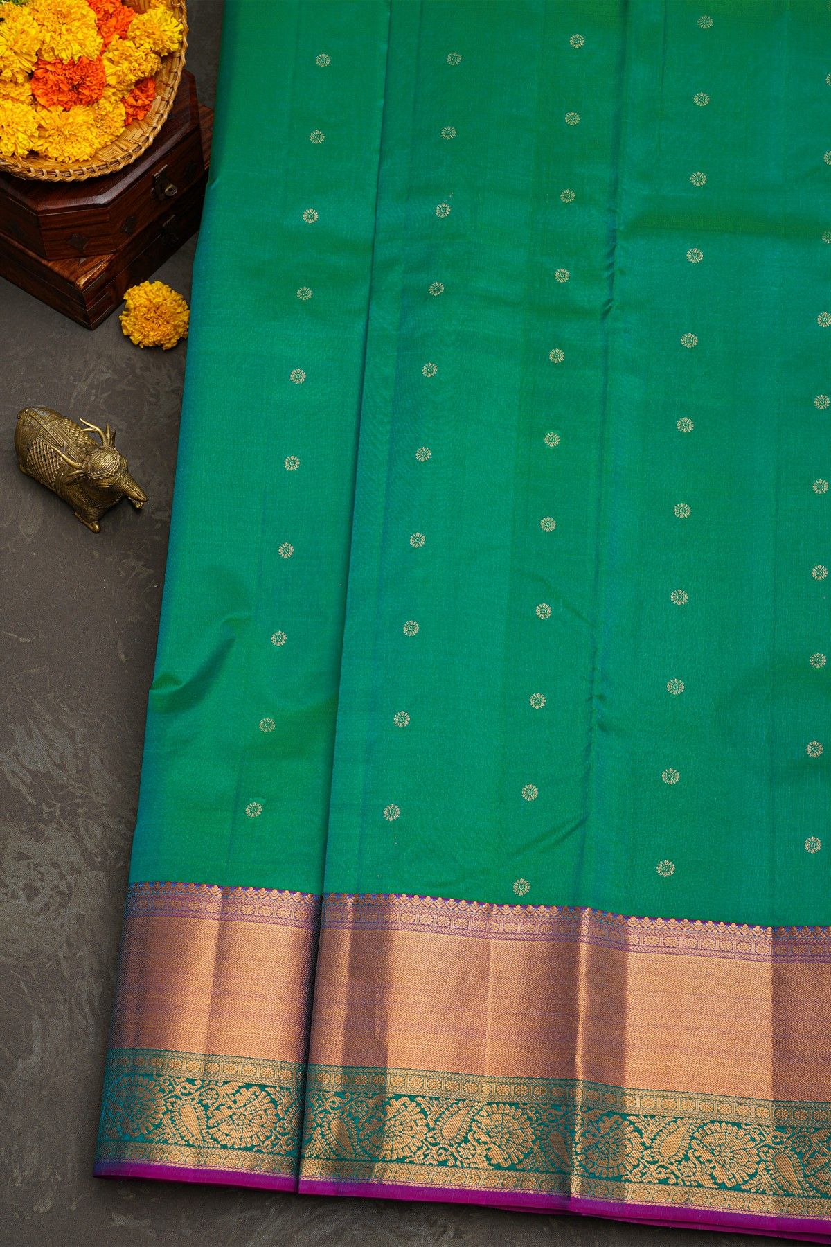Kancheepuram Silk Peacock Green Saree With Florals And leaves In Cross Lines Border