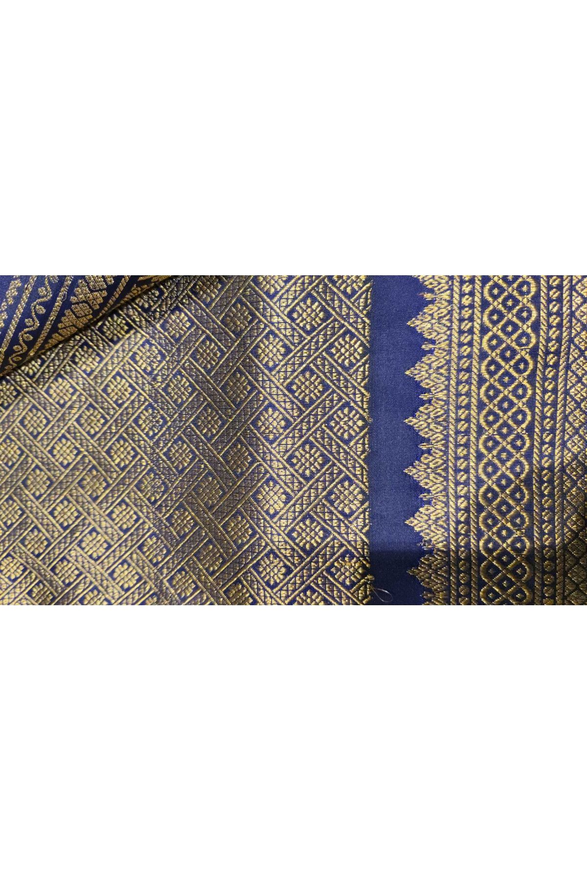 Gadwal Silk Dual Colour Saree With Diamond Zari Contrast Border